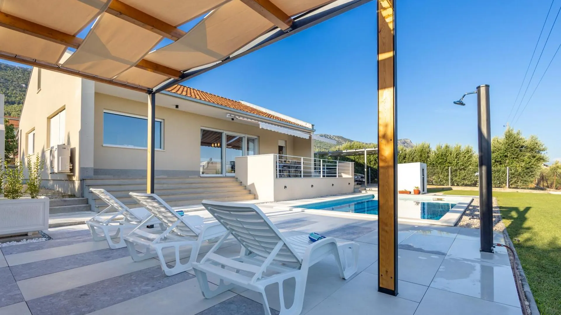 Villa Karmen Kastel Stari 0*,  Croatia